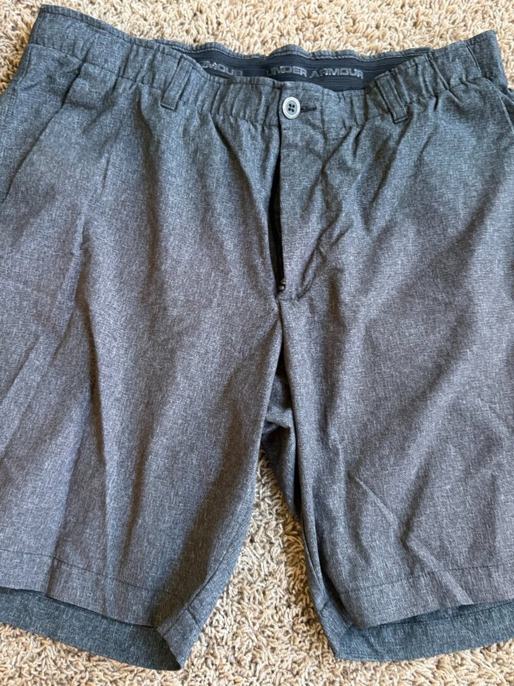 Under Armour Golf Shorts; Size 38 Waist; Gray color